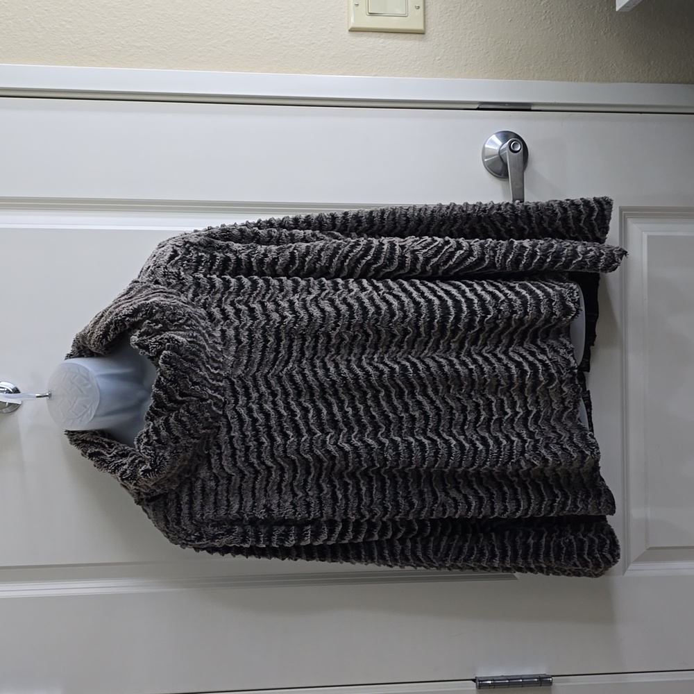 Staples Cowl Neck‎ Very Soft Sweater Size Large NWOT